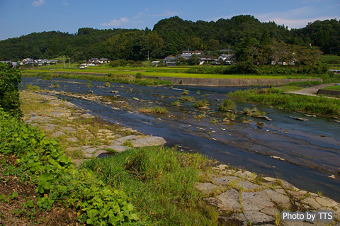 緒方川による阿蘇溶結凝灰岩柱状節理の浸食形状 Tts日本全国調査旅行