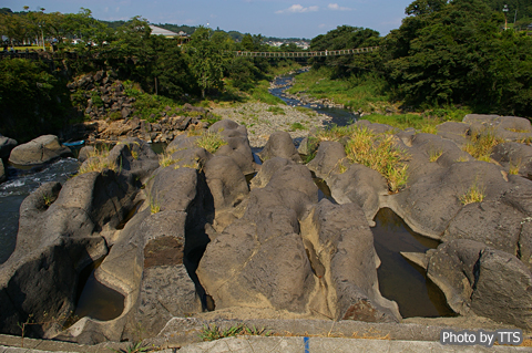 緒方川による阿蘇溶結凝灰岩柱状節理の浸食形状 Tts日本全国調査旅行